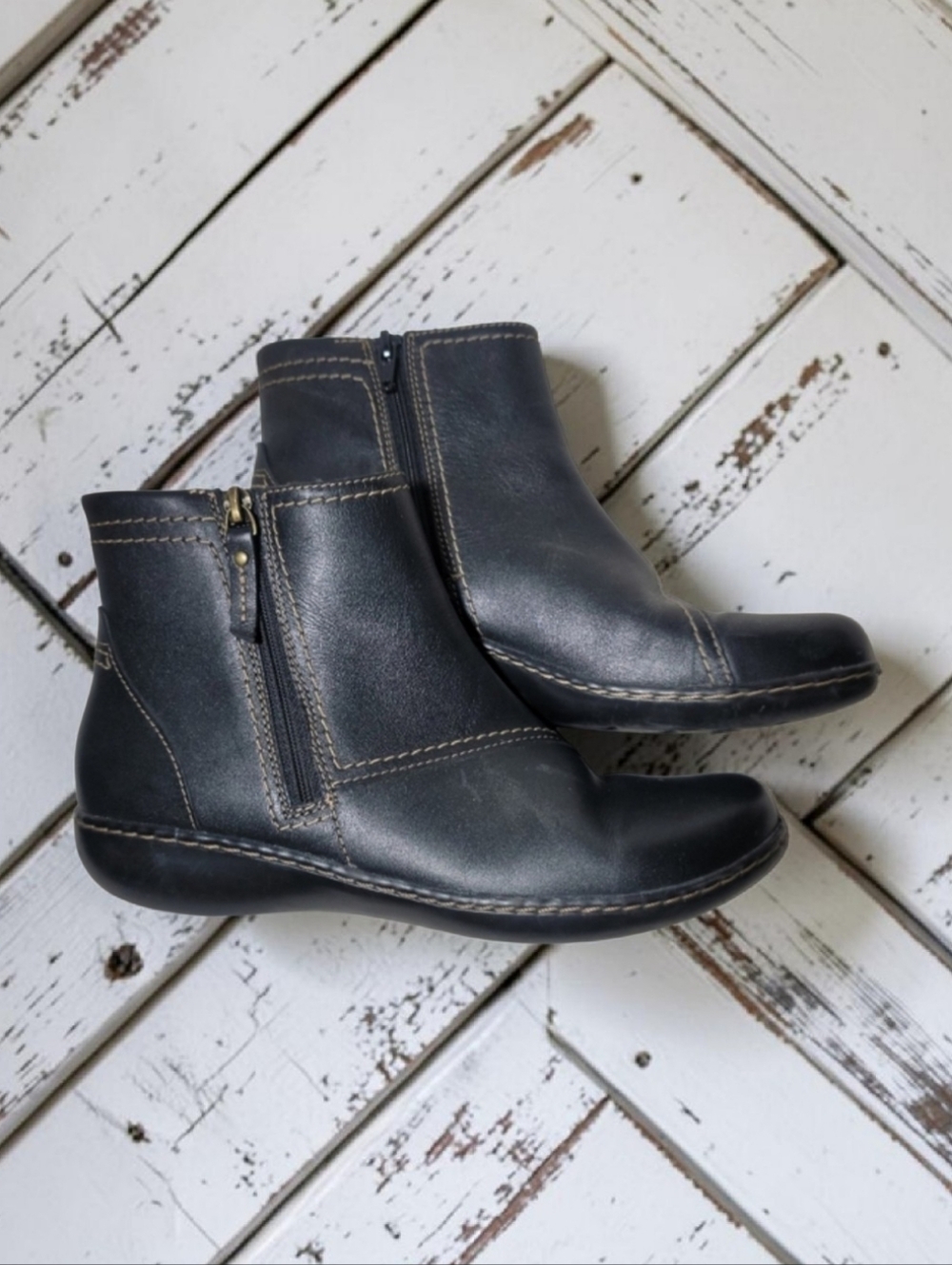 Clarks Collection Ashland Black Leather Ankle Boots 8.5 LIKE NEW
